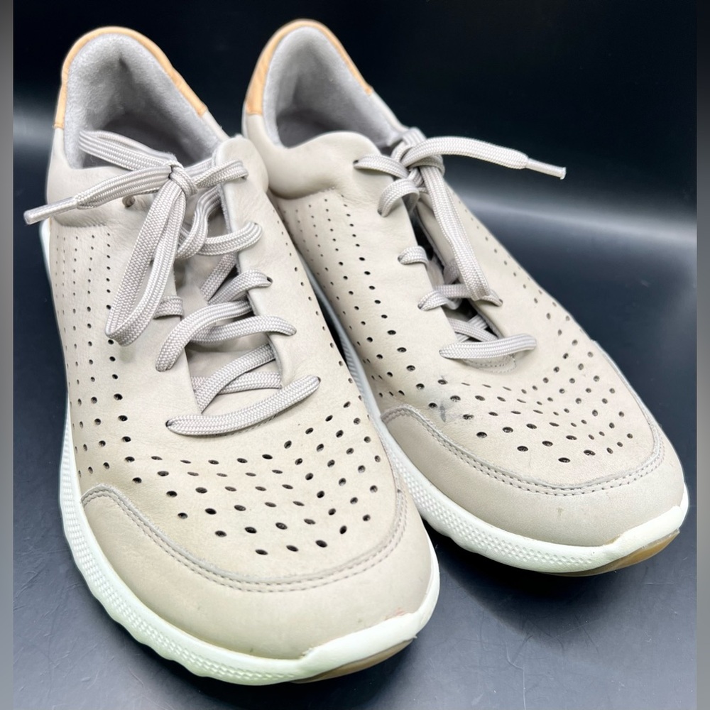 Aetrex - Beige Perforated Sneakers- Laura,‎ Size:8.5 - Picture 2 of 8